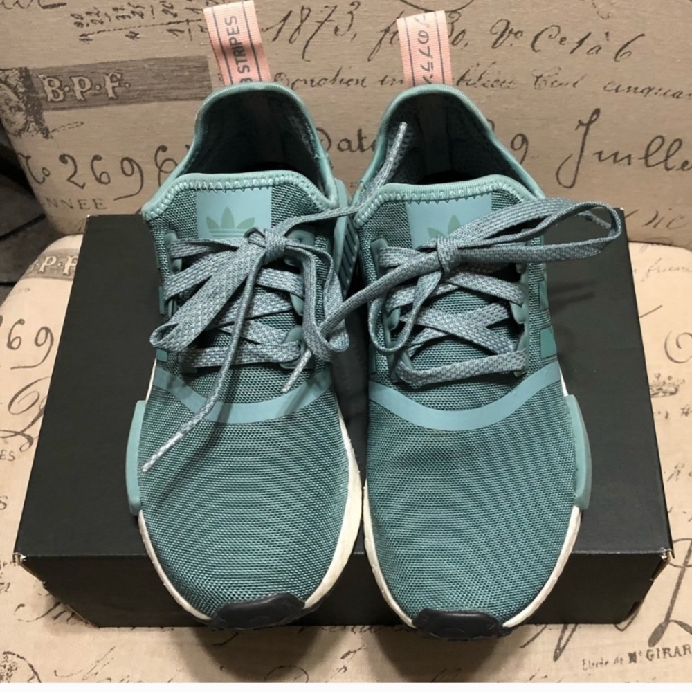 Adidas Boost size 6 sneakers